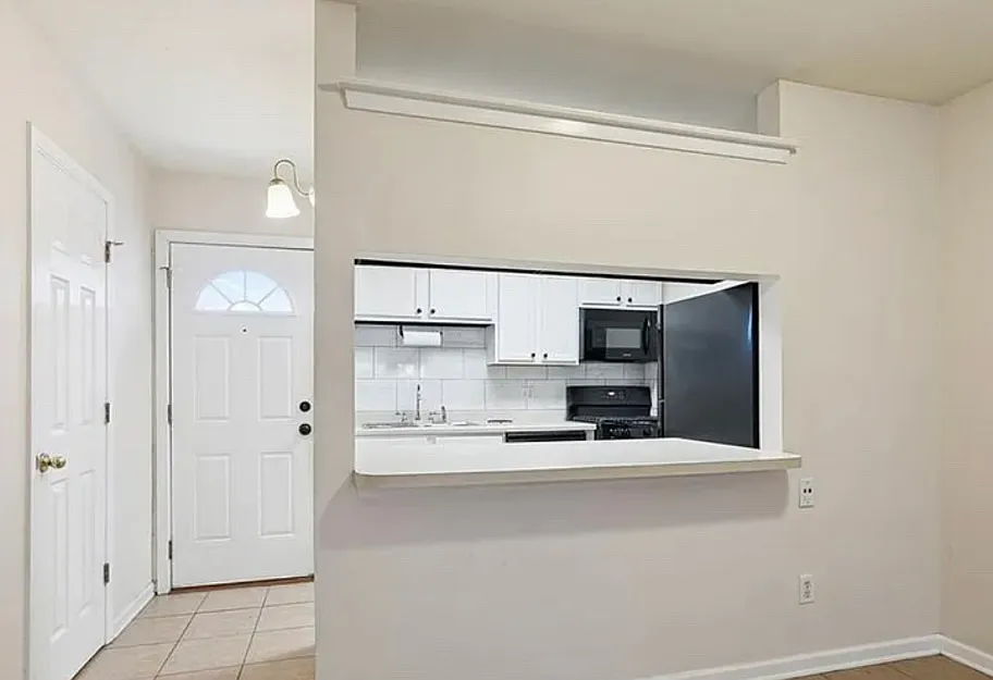 Building Photo - 1401 Lake Ave #D3