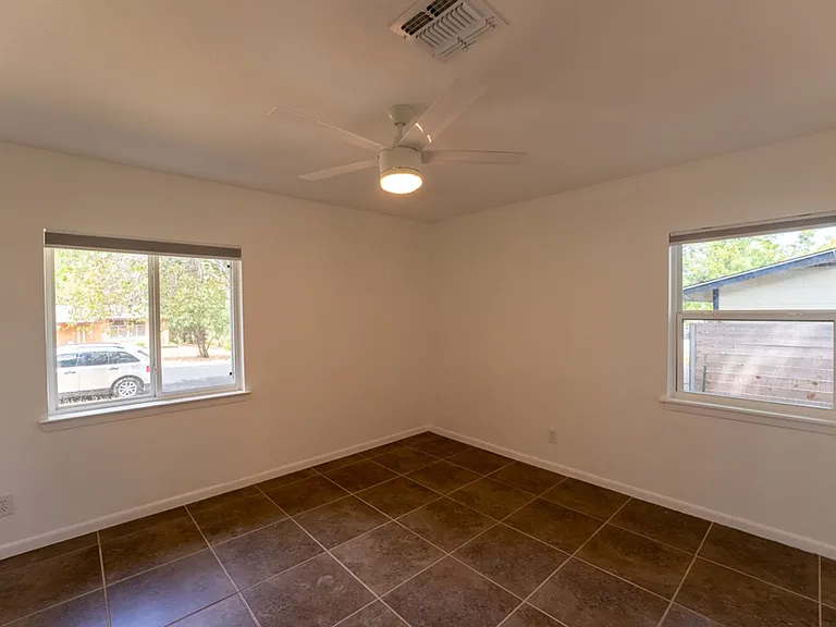 1307 Berkshire Dr — Photo 16
