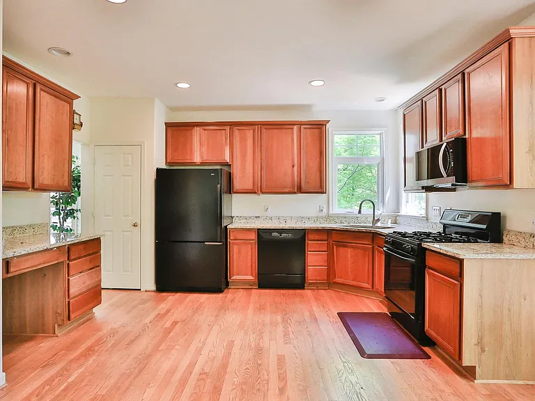15979 Cove Ln — Photo 6