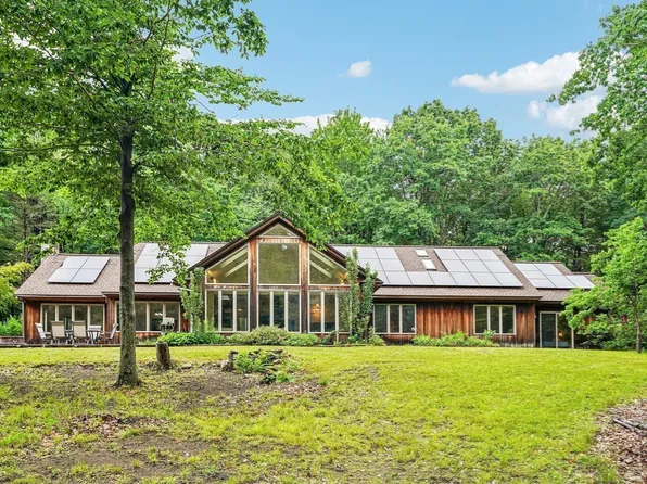 76 Foster Rd, Ashby, MA 01431