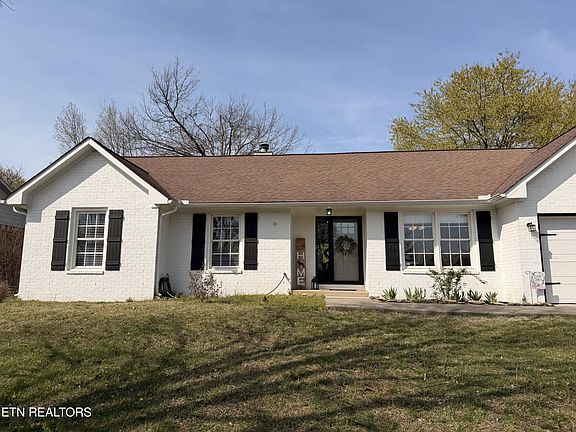 2nd image of 1521 Clear Brook Dr