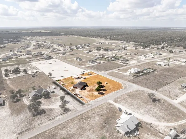 700 Lake Valley Dr, La Vernia, TX 78121