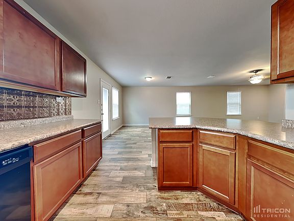 5th image of 1311 Blue Jay Ct