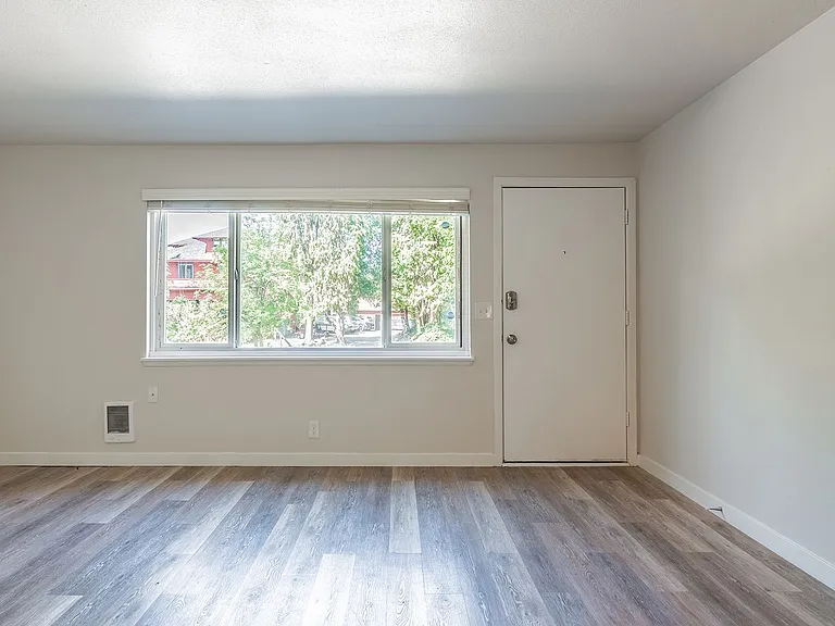 Eleanor Apartments — Photo 17