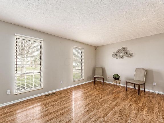 3rd image of 475 Forestwood Dr