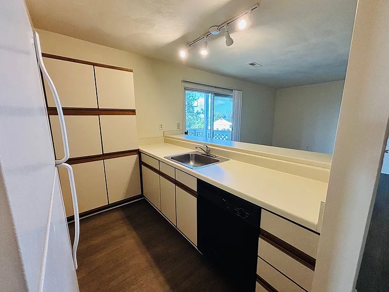824 Cascade Ct — Photo 7