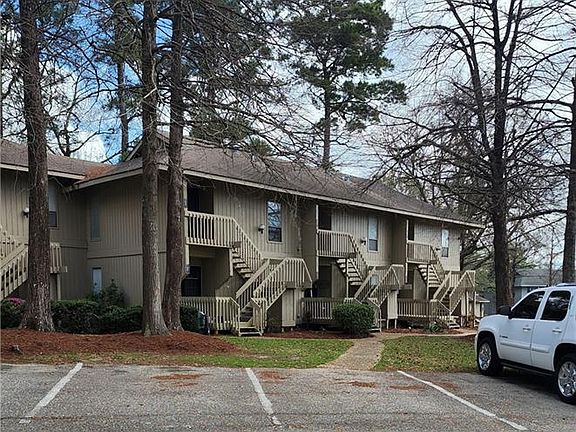 3rd image of 1083 Sea Cliff Dr N #B