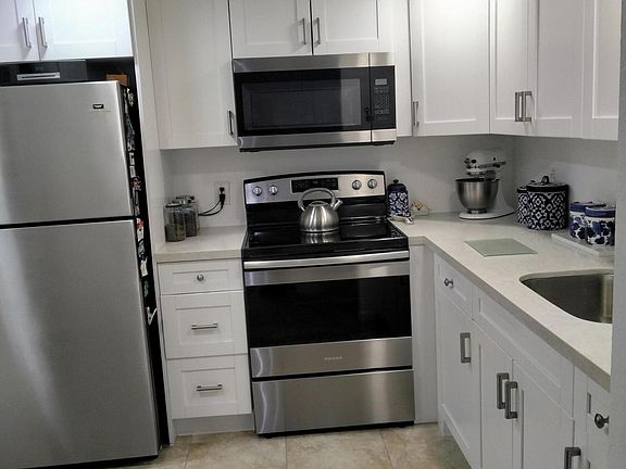 3rd image of 399 Brittany #L
