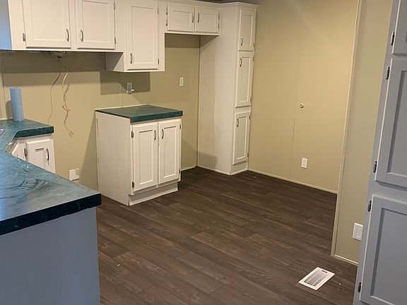 2nd image of 832 Magyar St