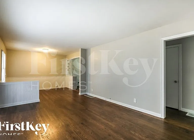 5915 Harvard Ave — Photo 5