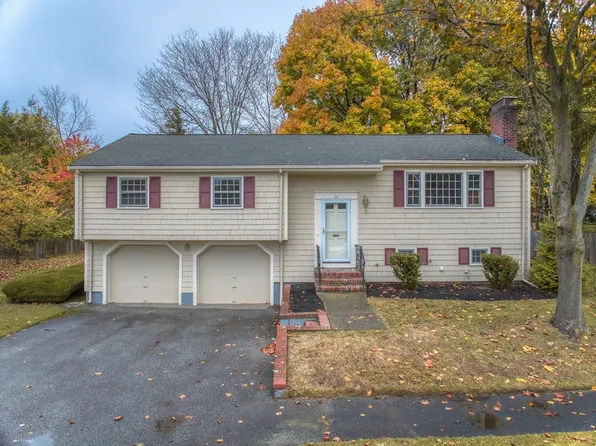 17 Cherry Lane Dr, Reading, MA 01867