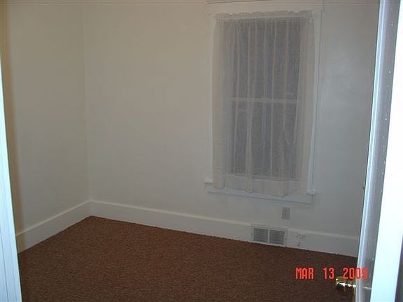 Bedroom 2 Middle (9'7" x 9'4")