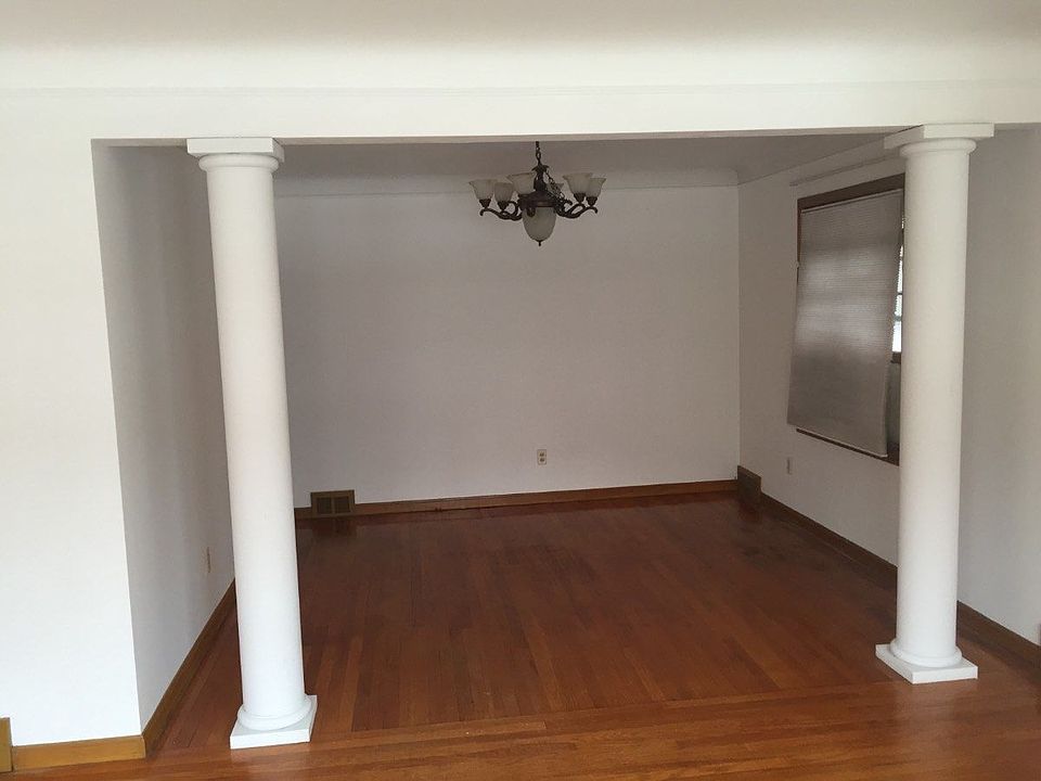 2nd image of 978 Beaconsfield Ave