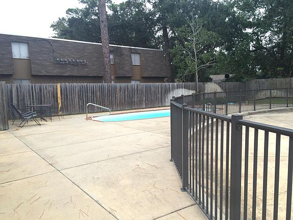 2nd image of 212 Armand Oaks