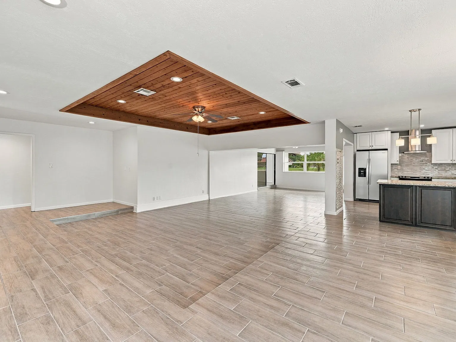 4 bed, 2.5 bath, 3012 sqft, $2,650 — Photo 3