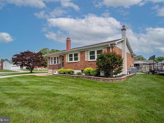2nd image of 115 Clover Cir