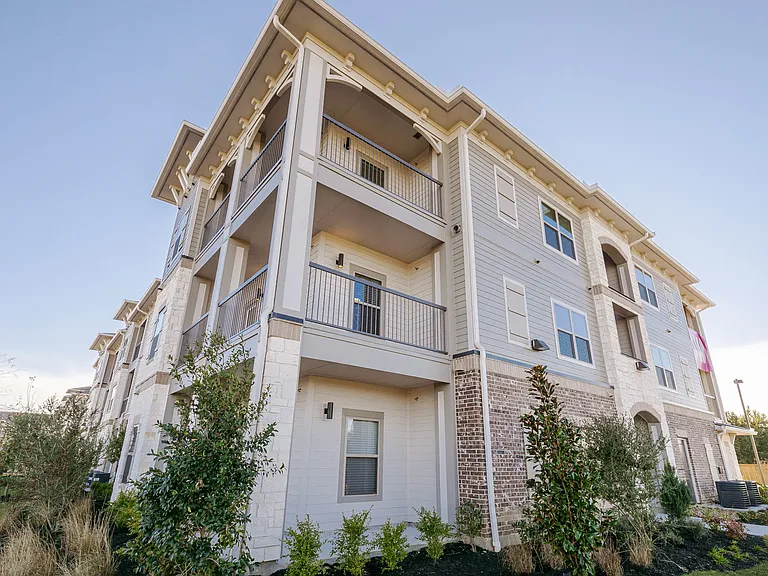 Cue Luxury Apartments — Photo 17