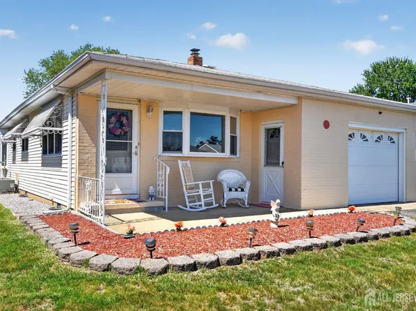 17 Corinth Pl, Toms River, NJ 08757