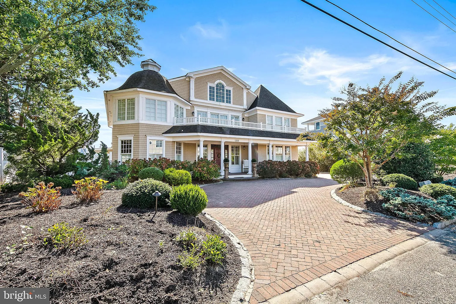 225 Oceana Dr photo 1