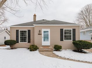 2210 N 107th St, Wauwatosa, WI 53226