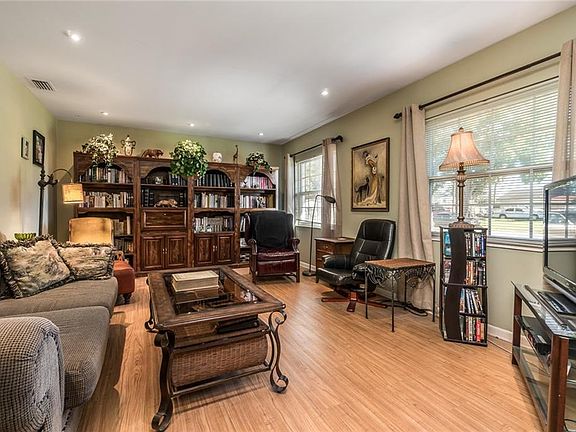4th image of 6022 Wilshire Dr