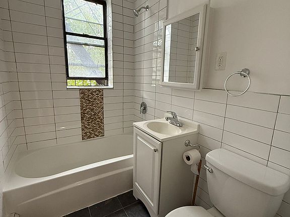 5th image of 196 Clinton Ave #32E