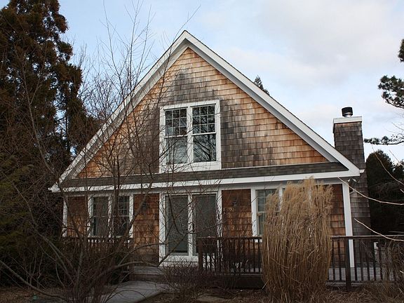 4th image of 33 Wyandanch Ln