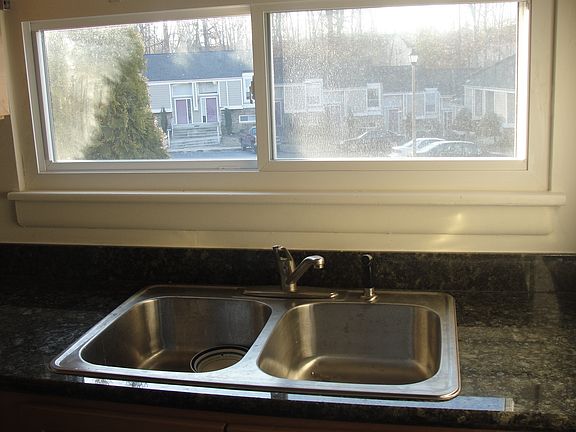 3rd image of 827 Wales Dr