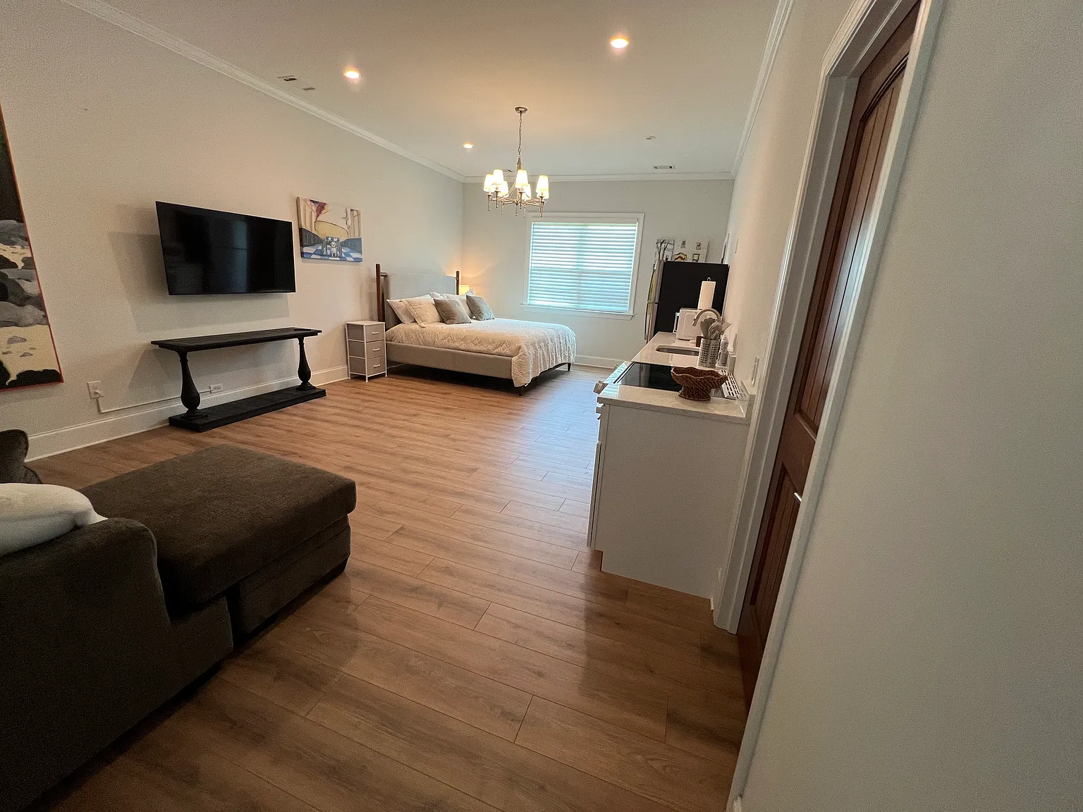 Studio, 540 sqft, $1,950 — Photo 2