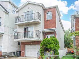 905 Olive St, Elizabeth, NJ