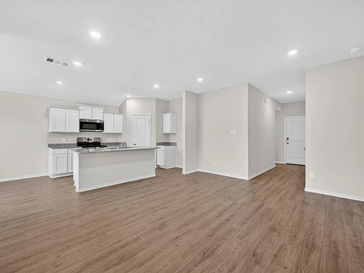 3 bed, 1294 sqft, $1,825 — Photo 3