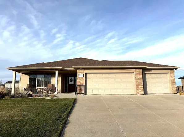 1304 Lakeridge Dr, Hastings, NE 68901