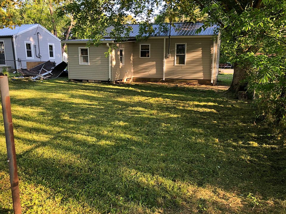 2nd image of 319 Oakwood Rd