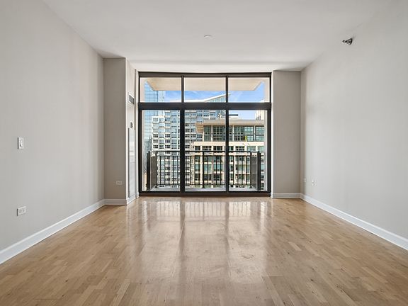 3rd image of 1322 S Prairie Ave Unit 1411