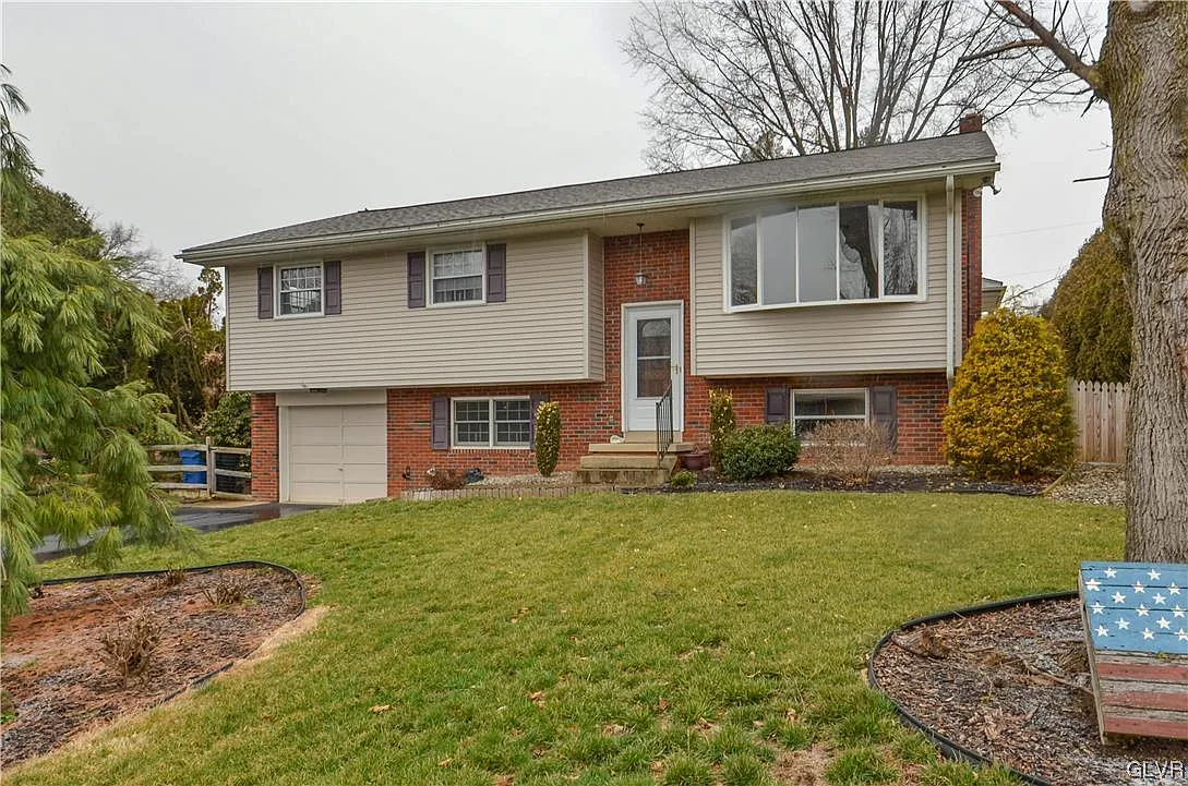 1053 Rhodora Ave photo 1