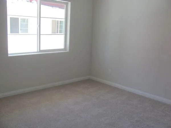 866 Lawrence Dr — Photo 12