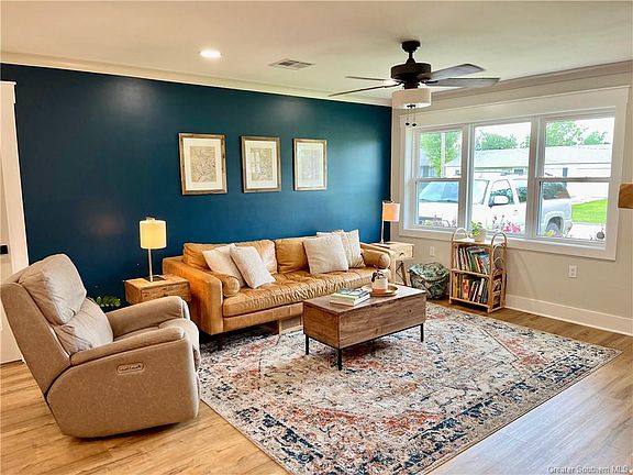 5th image of 4417 Tamarack St