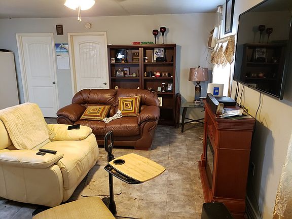 4th image of 390 Royal Ave