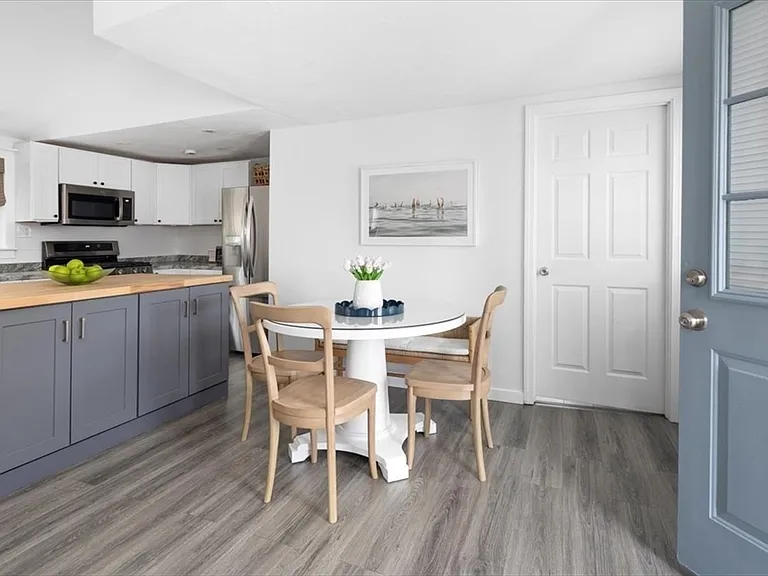 30 Roosevelt Rd #1 — Photo 4