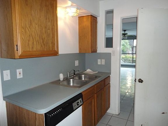 4th image of 2203 Place Rebecca Ln Unit C10