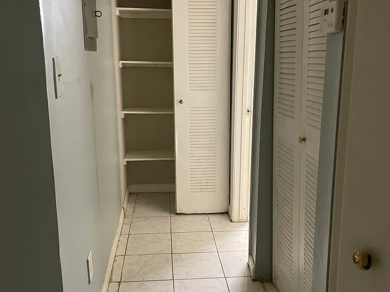 215 Camelot Dr #215 — Photo 5