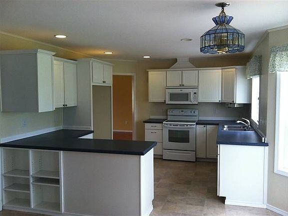 4th image of 3607 Equestrian Dr