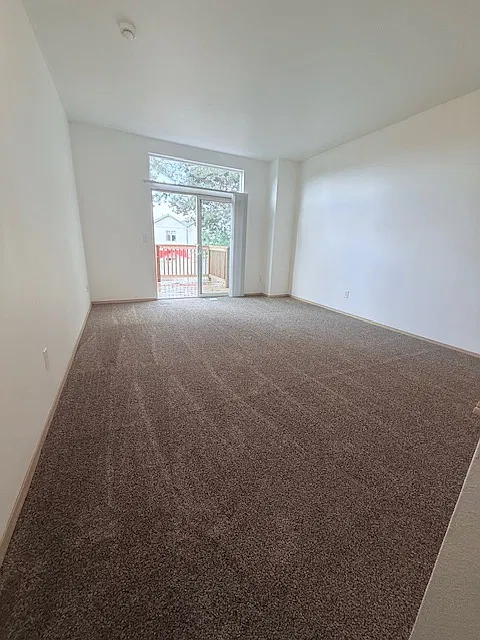 2 bed, 2.5 bath, 1160 sqft, $2,200 — Photo 3