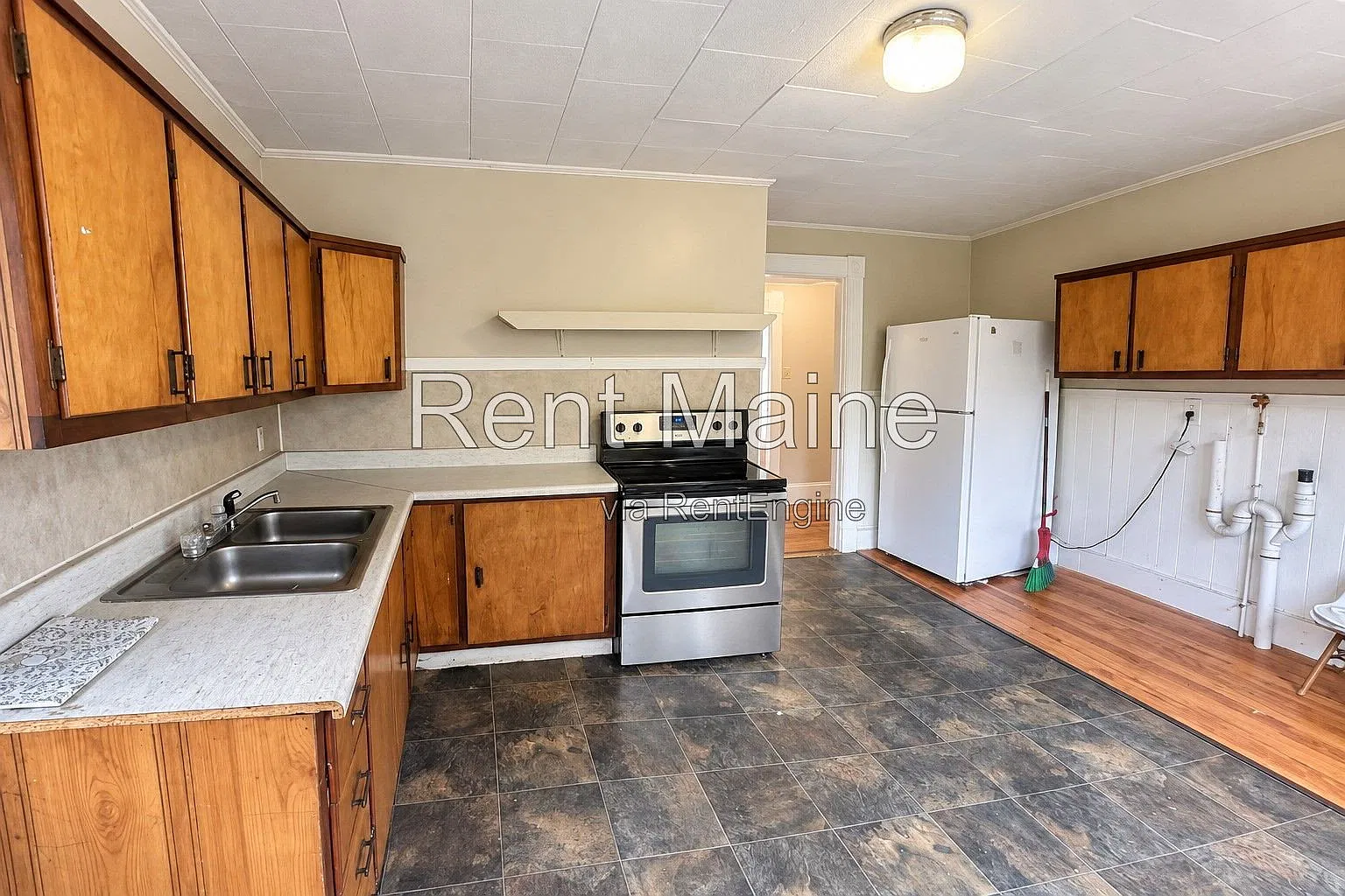 3 bed, 1.0 bath, $1,500 — Photo 1