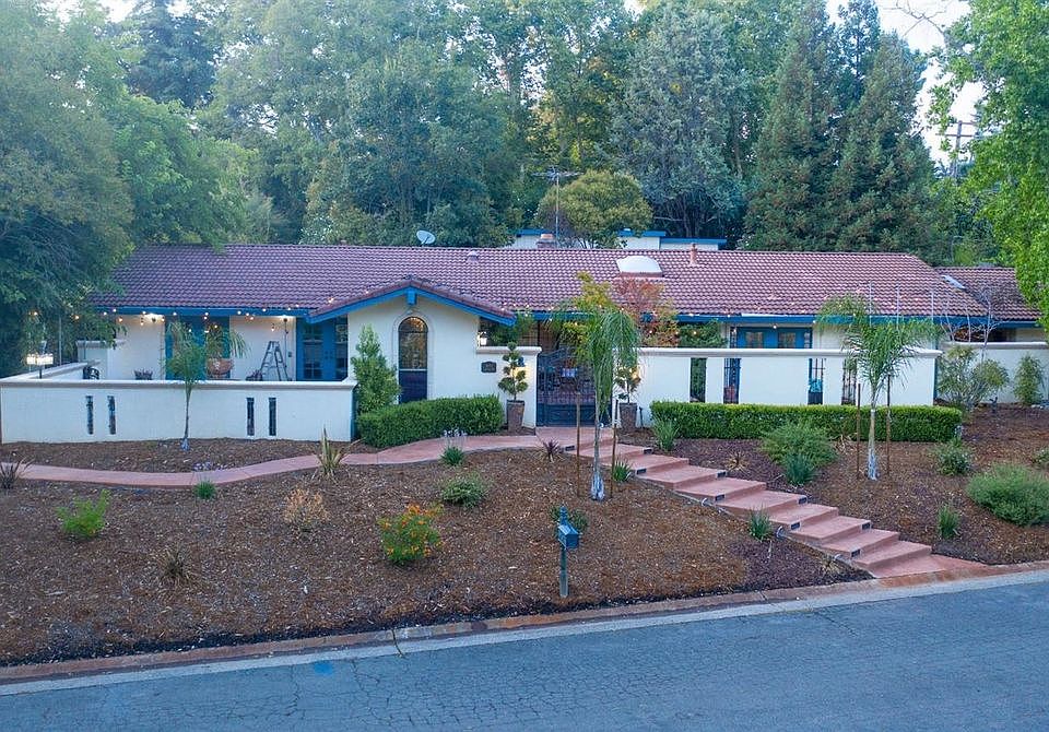 2nd image of 8371 Pendola Dr