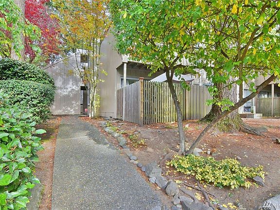 5th image of 4823 180th St SW APT H102