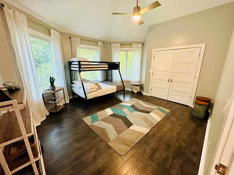 2607 Phoenix Hill Dr — Photo 32