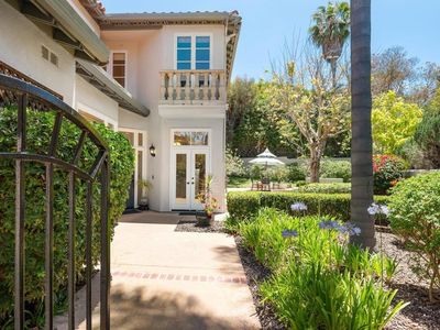 9618 Claiborne Sq, La Jolla, CA, 92037