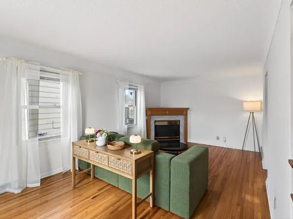 2067 Mesabi Ave, North Saint Paul, MN 55109