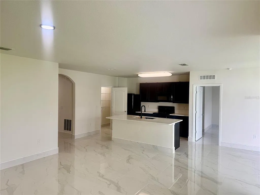 3 bed, 2.0 bath, 1676 sqft, $2,700 — Photo 4